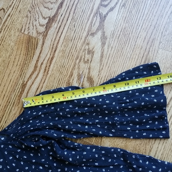 (M) American Eagle Bell Sleeve Viscose Top ❤ Shoulder & Back Cutouts ❤ - Picture 3 of 10